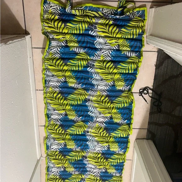 Tropical Leaf Green and Blue Swim Mat - Picture 4 of 9